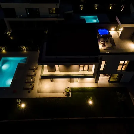 Arestea Near Pula With 35 M2 Heated Pool, Sea View, Wellness & Kids Playground Vila