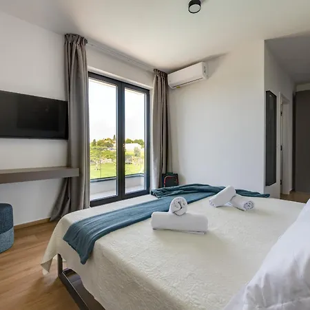 Vila Arestea Near Pula With 35 M2 Heated Pool, Sea View, Wellness & Kids Playground