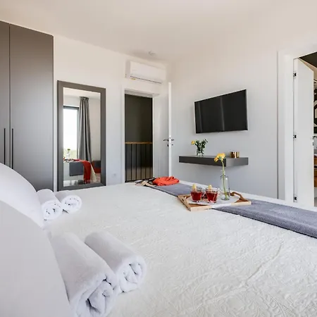 Arestea Near Pula With Sea View, Wellness & Playground Villa