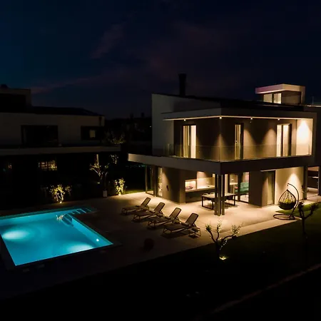Arestea Near Pula With 35 M2 Heated Pool, Sea View, Wellness & Kids Playground Vila *
