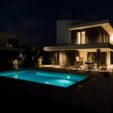 Vila Arestea Near Pula With 35 M2 Heated Pool, Sea View, Wellness & Kids Playground
