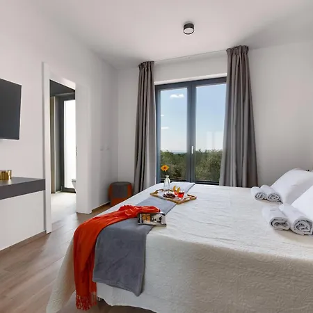 Arestea Near Pula With 35 M2 Heated Pool, Sea View, Wellness & Kids Playground Vila