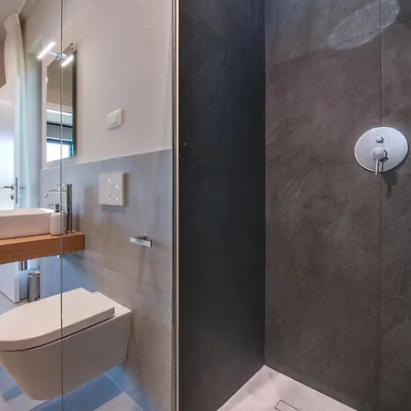 Villa Arestea Near Pula With Sea View, Wellness & Playground Vodnjan