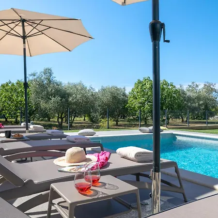 Vila Arestea Near Pula With 35 M2 Heated Pool, Sea View, Wellness & Kids Playground
