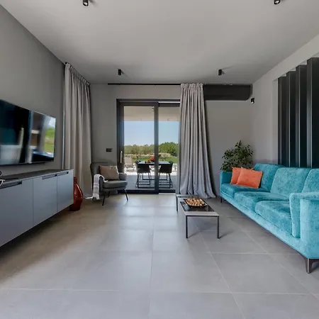 Arestea Near Pula With 35 M2 Heated Pool, Sea View, Wellness & Kids Playground Vila