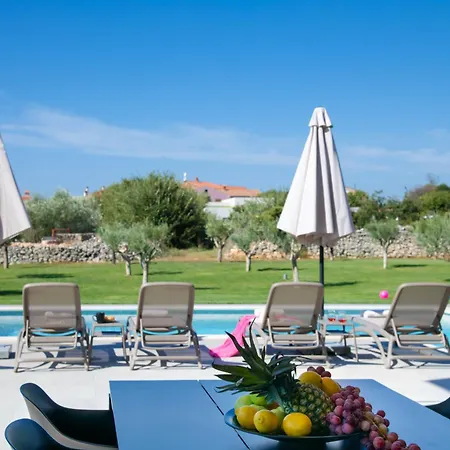 Arestea Near Pula With 35 M2 Heated Pool, Sea View, Wellness & Kids Playground Vodnjan