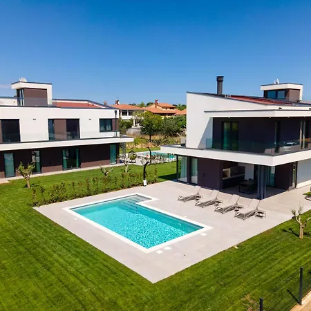 Arestea Near Pula With 35 M2 Heated Pool, Sea View, Wellness & Kids Playground Vila Vodnjan