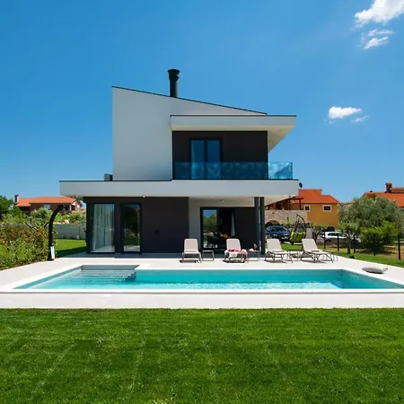 Arestea Near Pula With 35 M2 Heated Pool, Sea View, Wellness & Kids Playground Vila