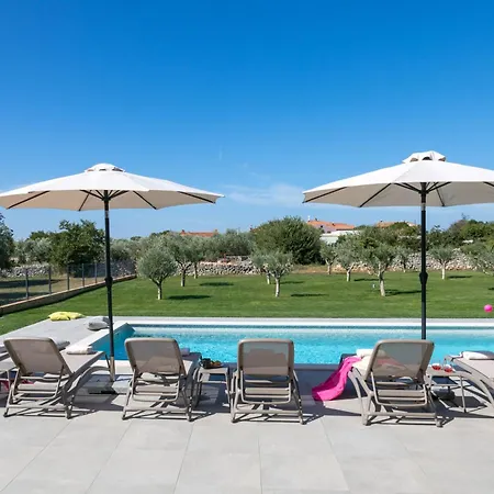 Vila Arestea Near Pula With 35 M2 Heated Pool, Sea View, Wellness & Kids Playground *