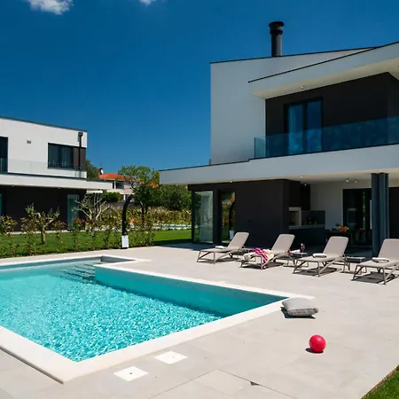 Vila Arestea Near Pula With 35 M2 Heated Pool, Sea View, Wellness & Kids Playground *