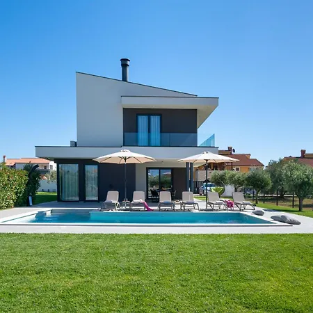 Arestea Near Pula With 35 M2 Heated Pool, Sea View, Wellness & Kids Playground Vila *